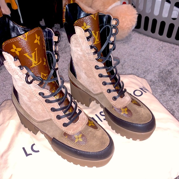 LOUIS VUITTON LAUREATE PLATFORM DESERT BOOTS - Picture 1 of 2